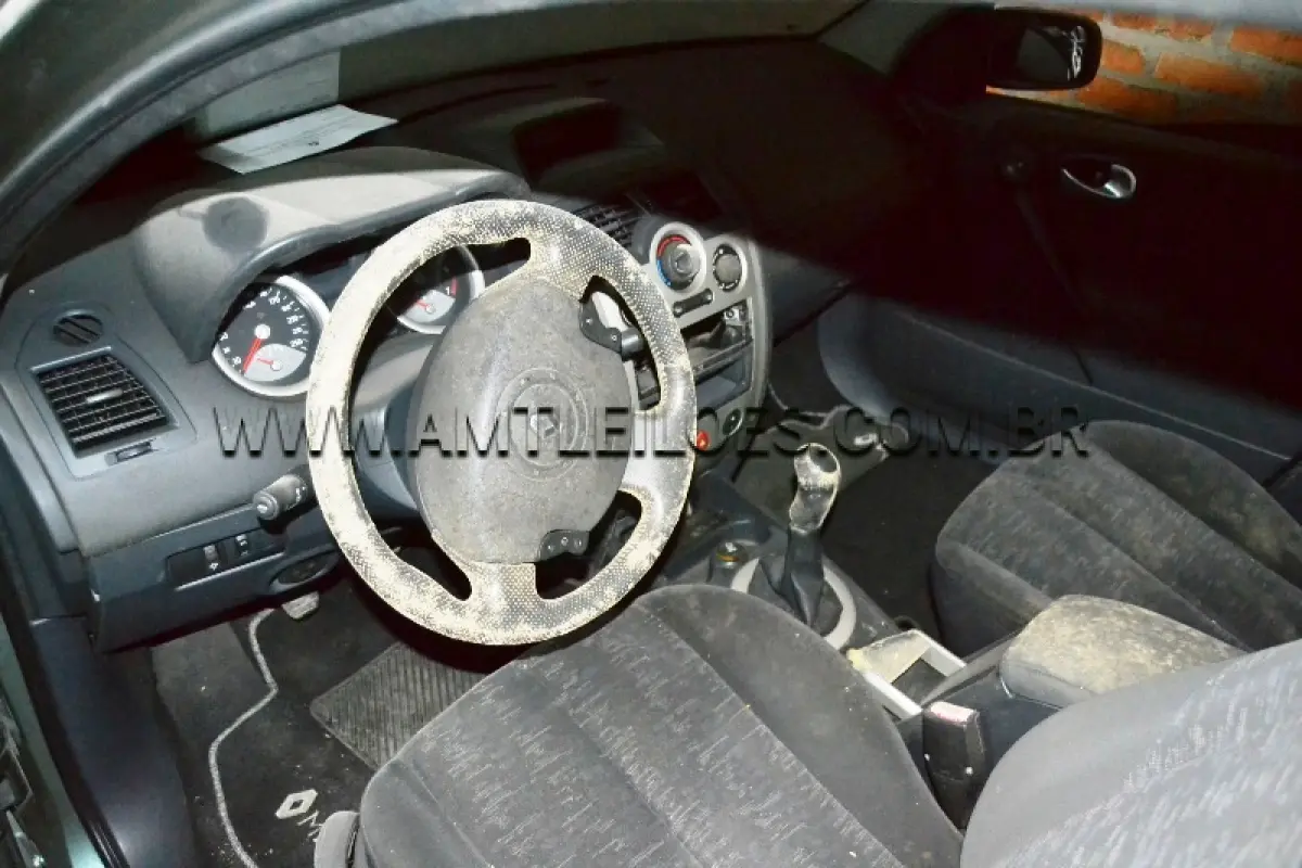 LOTE 013 - Marca:  RENAULT / Modelo:  MEGANESD DYN 16, Placa: AOO9788, Ano/Modelo: 2007.