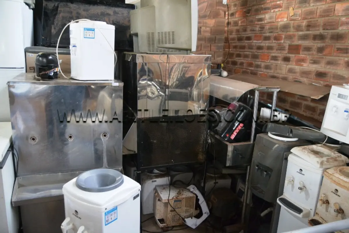 LOTE 027 - LOTE COMPOSTO DE 150 UN. COM  DIVERSOS ELETRODOMÉSTICOS: GELADEIRA, FREEZER, GELADEIRA COMERCIAL, LAVADOURA/SECADOURA DE ROUPAS, FORNO MICRO-ONDAS, FORNO ELÉTRICO, BUFFETS, TELEVISORES, APARELHOS DE DVD/SOM, VENTILADORES, BATEDEIRAS, LIQUIDIFICADOR E MULTIPROCESSADOR.