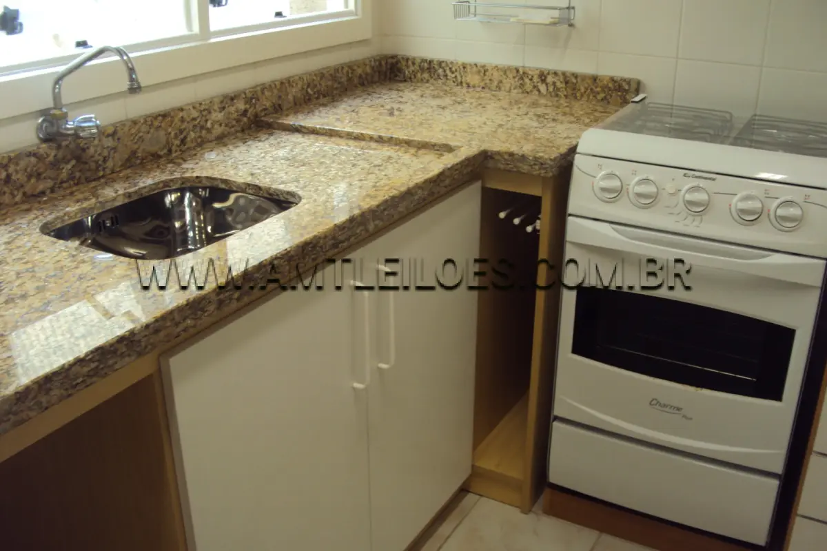 LOTE 001 - APARTAMENTO N° 203 SITUADO NA AV. BAGÉ Nº 818, COM BOX. ÁREA TOTAL 88,48m², ÁREA  PRIVATIVA  55,18m².