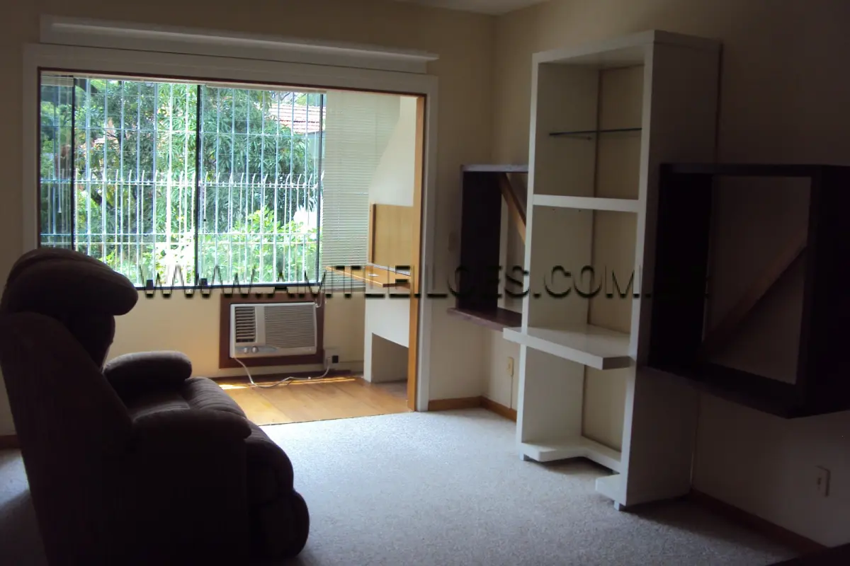 LOTE 001 - APARTAMENTO N° 203 SITUADO NA AV. BAGÉ Nº 818, COM BOX. ÁREA TOTAL 88,48m², ÁREA  PRIVATIVA  55,18m².