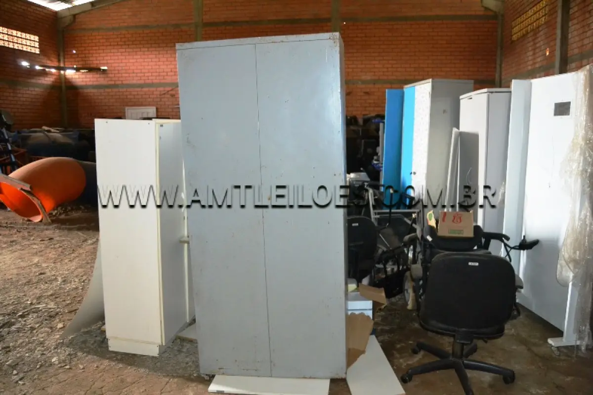 LOTE 001 - LOTE COMPOSTO DE MOBILIÁRIO EM GERAL; ELETRÔNICOS; CORTINAS E SUCATAS