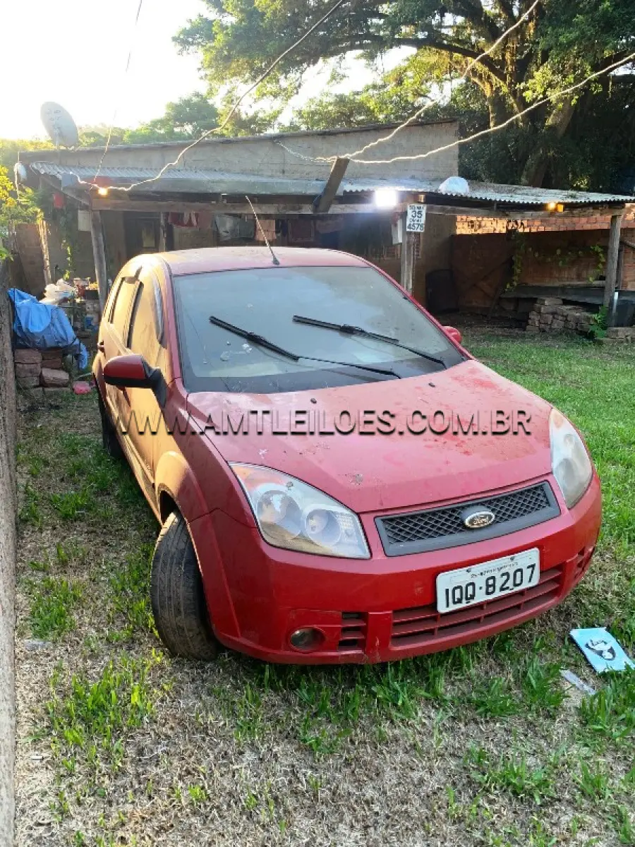 LOTE 006 - Espécie: PASSAGEIRO / Marca: FORD / Modelo: FIESTA 1.6 FLEX, Placa: IQQ8207, Ano /Modelo: 2010, atingido pela enchente.