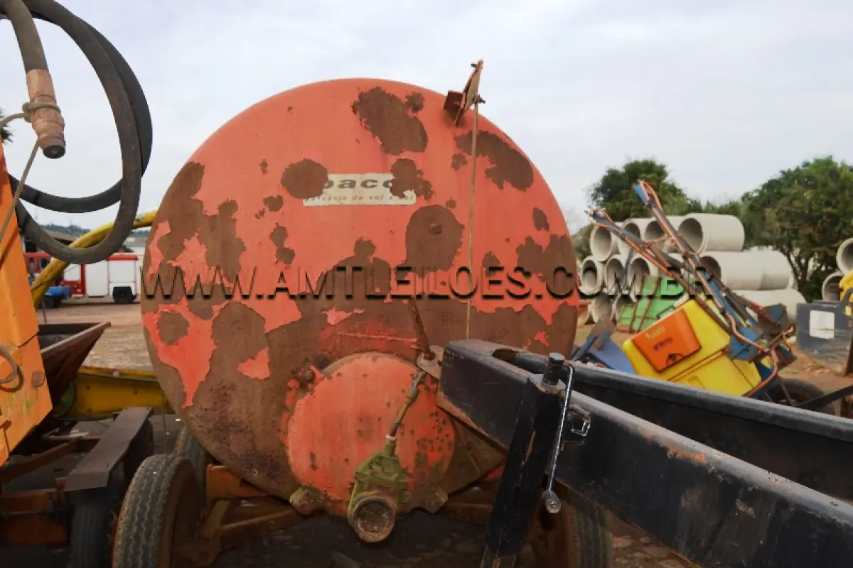 LOTE 010 - MARCA/MODELO:  01 MÁQUINA DE DISTRIBUIDOR DE ADUBO ORGANICO