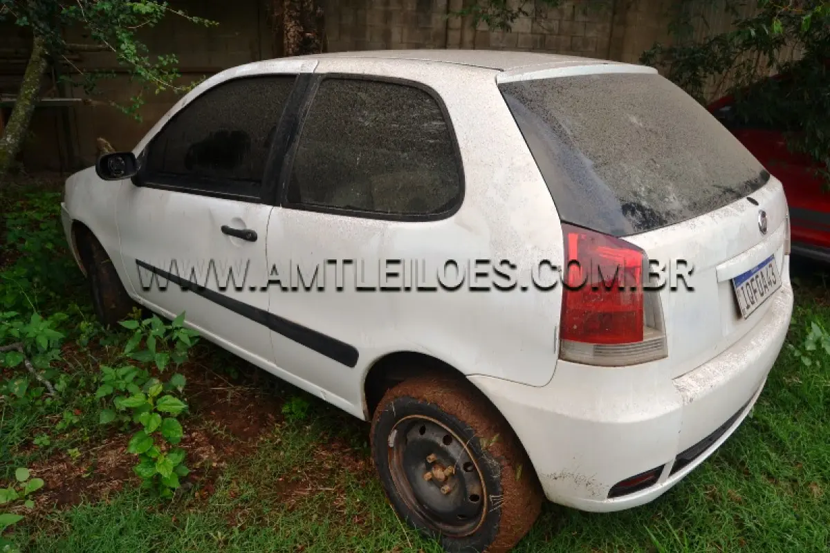 LOTE 012 - Marca:  FIAT / Modelo: PALIO  FIRE ECONOMY, Placa: IQF0A43, Ano/Modelo: 2009, antingido pela enchente.