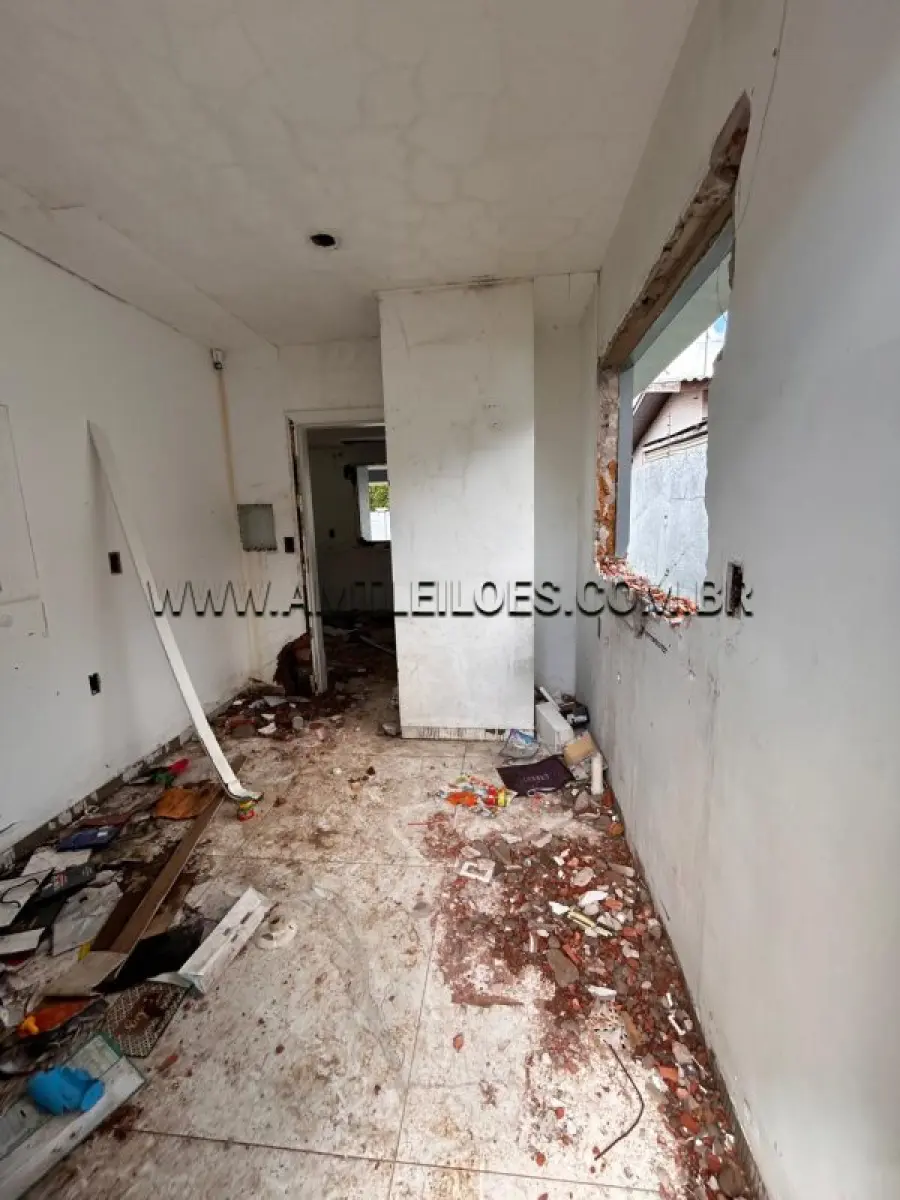 LOTE 001 - UM TERRENO, SITUADO NA ZONA URBANA DE SAPIRANGA/RS, NA QUADRA Nº 79, SETOR 02 DO PLANO DIRETOR, COM ÁREA SUPERFICIAL DE 727,20M², MATRÍCULA N. 20.624 RI DE SAPIRANGA/RS.