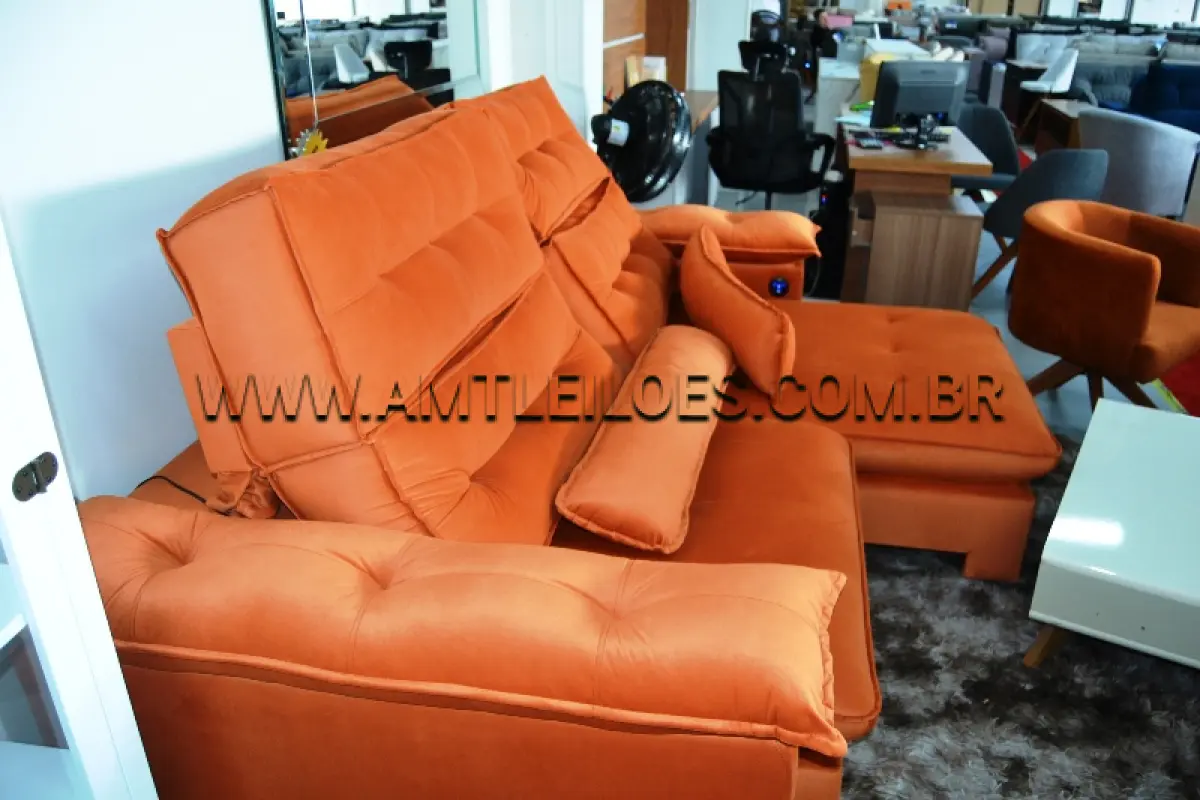 LOTE 001 - 01 SOFÁ ELÉTRICO MIULÃO EM TECIDO SUEDE ( largura 250, profundidade 115/185)