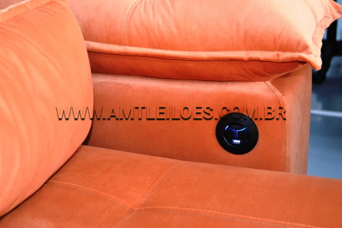 LOTE 001 - 01 SOFÁ ELÉTRICO MIULÃO EM TECIDO SUEDE ( largura 250, profundidade 115/185)