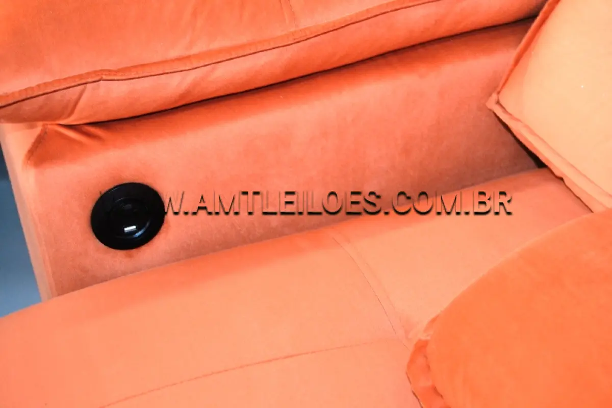 LOTE 001 - 01 SOFÁ ELÉTRICO MIULÃO EM TECIDO SUEDE ( largura 250, profundidade 115/185)
