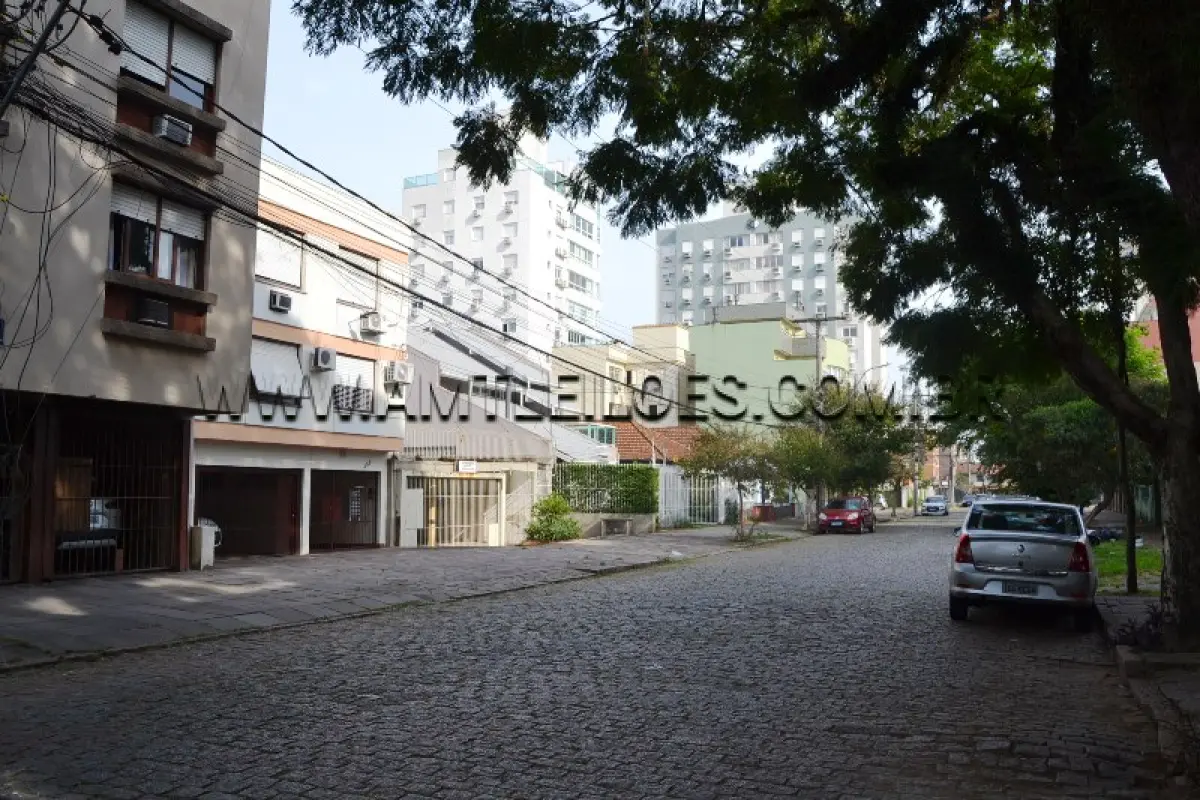 LOTE 001 - IMÓVEL: APARTAMENTO COM ÁREA DE 102,09 m², LOCALIZADO NA RUA VALPARAÍSO, N° 427/ 303, BAIRRO JARDIM BOTÂNICO, PORTO ALEGRE/RS, MATRÍCULA Nº 63.161 do CRI  da 2ª  ZONA DE PORTO ALEGRE/RS.
