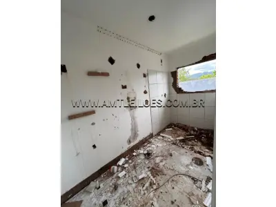 UM TERRENO, SITUADO NA ZONA URBANA DE SAPIRANGA/RS, NA QUADRA Nº 79, SETOR 02 DO PLANO DIRETOR, COM ÁREA SUPERFICIAL DE 727,20M², MATRÍCULA N. 20.624 RI DE SAPIRANGA/RS.