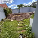 UM TERRENO, SITUADO NA ZONA URBANA DE SAPIRANGA/RS, NA QUADRA Nº 79, SETOR 02 DO PLANO DIRETOR, COM ÁREA SUPERFICIAL DE 727,20M², MATRÍCULA N. 20.624 RI DE SAPIRANGA/RS.