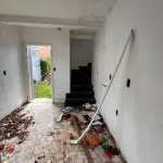 UM TERRENO, SITUADO NA ZONA URBANA DE SAPIRANGA/RS, NA QUADRA Nº 79, SETOR 02 DO PLANO DIRETOR, COM ÁREA SUPERFICIAL DE 727,20M², MATRÍCULA N. 20.624 RI DE SAPIRANGA/RS.